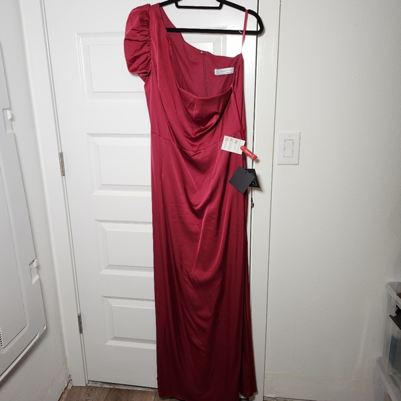MacDuggal Elegant One-Shoulder Red Evening Gown - Ieena Size 16 - Picture 6 of 14